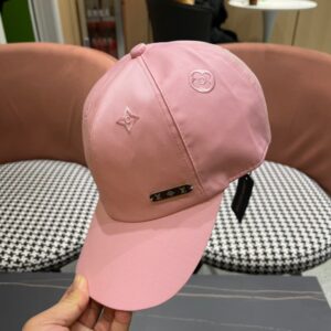 【AT2091】Louis Vuitton LV ルイ・ヴィトンのキャップ😍LV、シンプルで洗練されており、個性的なエンボイダリーデザインが施されています。キャップの上には絶対に手に入れる価値があります。