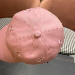 【AT2091】Louis Vuitton LV ルイ・ヴィトンのキャップ😍LV、シンプルで洗練されており、個性的なエンボイダリーデザインが施されています。キャップの上には絶対に手に入れる価値があります。
