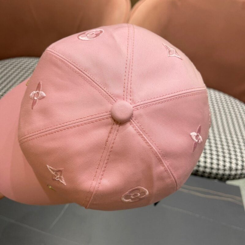 【AT2091】Louis Vuitton LV ルイ・ヴィトンのキャップ😍LV、シンプルで洗練されており、個性的なエンボイダリーデザインが施されています。キャップの上には絶対に手に入れる価値があります。