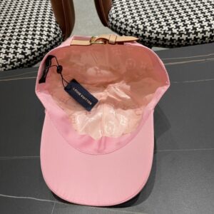 【AT2091】Louis Vuitton LV ルイ・ヴィトンのキャップ😍LV、シンプルで洗練されており、個性的なエンボイダリーデザインが施されています。キャップの上には絶対に手に入れる価値があります。