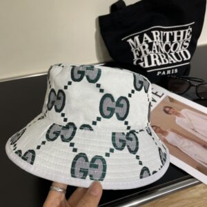 【AT2092】GUCCIフィッシャーマンハット、公式ウェブサイトの新作、フィッシャーマンハットのオリジナル品質が熱く登場🔥🎩 手工芸が非常に精巧で、高級で上品な雰囲気！控えめな贅沢さ、持ち運びが便利！