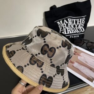 【AT2094】GUCCIのフィッシャーマンハット、公式ウェブサイト新商品、フィッシャーマンハットの単品品質が熱烈な登場🔥🎩クラフトマンシップは非常に精巧で、高級で上品なスタイル！控えめな贅沢さ、持ち運びが便利！ランニング量！