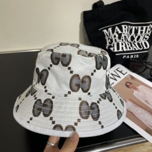 【AT2095】GUCCIのフィッシャーマンハット、公式ウェブサイトの新商品です。フィッシャーマンハットのオリジナル製品品質が人気急上昇中🔥🎩クラフトマンシップが非常に精巧で、高級で上品な仕上がりです！控えめな贅沢さで、持ち運びも便利です！大量生産！