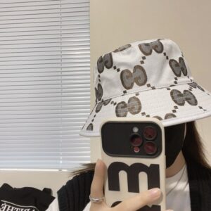 【AT2095】GUCCIのフィッシャーマンハット、公式ウェブサイトの新商品です。フィッシャーマンハットのオリジナル製品品質が人気急上昇中🔥🎩クラフトマンシップが非常に精巧で、高級で上品な仕上がりです！控えめな贅沢さで、持ち運びも便利です！大量生産！
