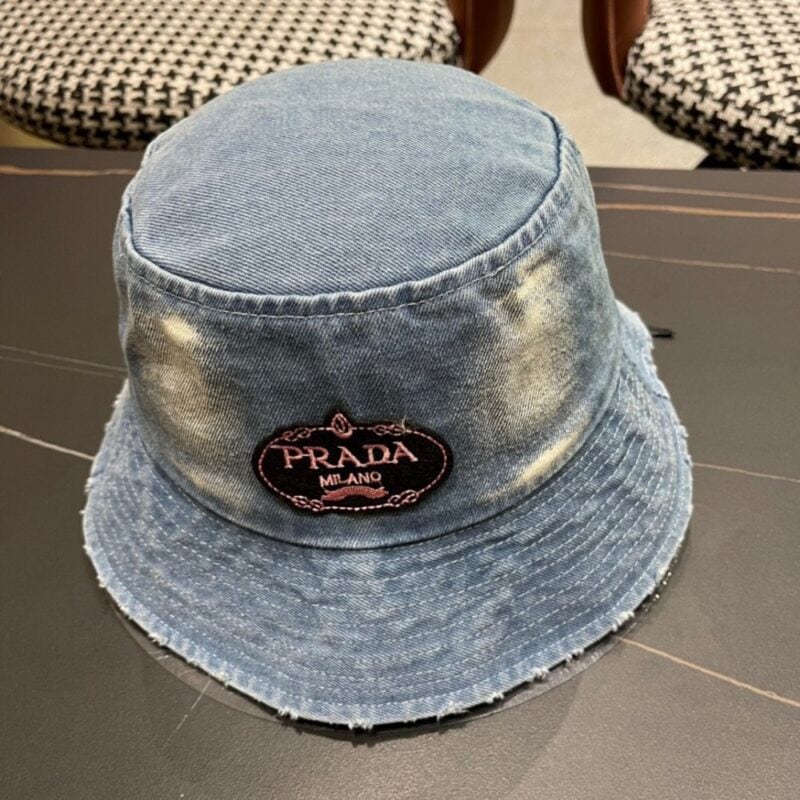 【AT2108】Prada 2024プラダデニムフィッシャーマンハットウォッシュデニムカラー、ランウェイと同じ、柔らかく快適な素材でコーディネートしやすく、カジュアルなデザイン、目を閉じて購入してください！