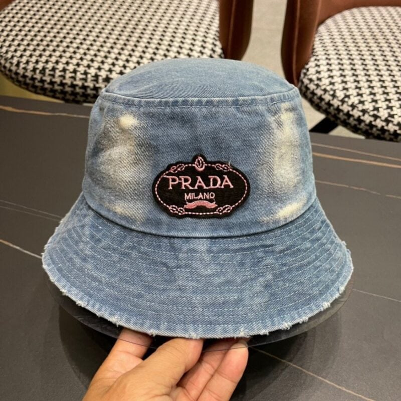 【AT2108】Prada 2024プラダデニムフィッシャーマンハットウォッシュデニムカラー、ランウェイと同じ、柔らかく快適な素材でコーディネートしやすく、カジュアルなデザイン、目を閉じて購入してください！