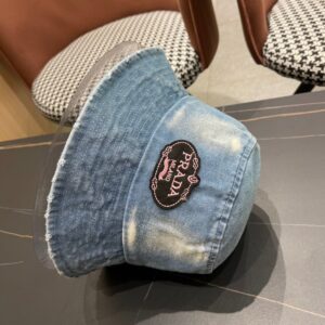 【AT2108】Prada 2024プラダデニムフィッシャーマンハットウォッシュデニムカラー、ランウェイと同じ、柔らかく快適な素材でコーディネートしやすく、カジュアルなデザイン、目を閉じて購入してください！