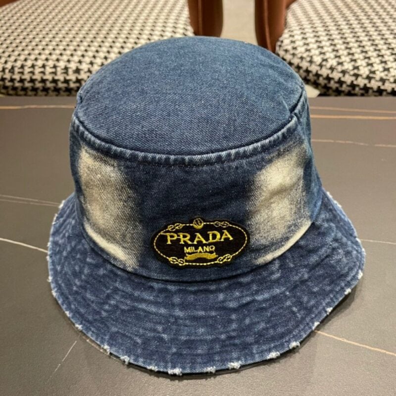 【AT2110】Prada プラダ2024デニムフィッシャーマンハット、ウォッシュデニムカラー、ランウェイモデルと同じデザイン、柔らかく快適な生地、カジュアルスタイル、目をつぶって買ってください！