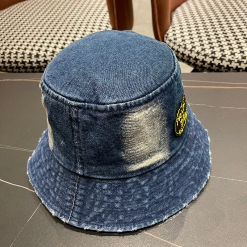 【AT2110】Prada プラダ2024デニムフィッシャーマンハット、ウォッシュデニムカラー、ランウェイモデルと同じデザイン、柔らかく快適な生地、カジュアルスタイル、目をつぶって買ってください！