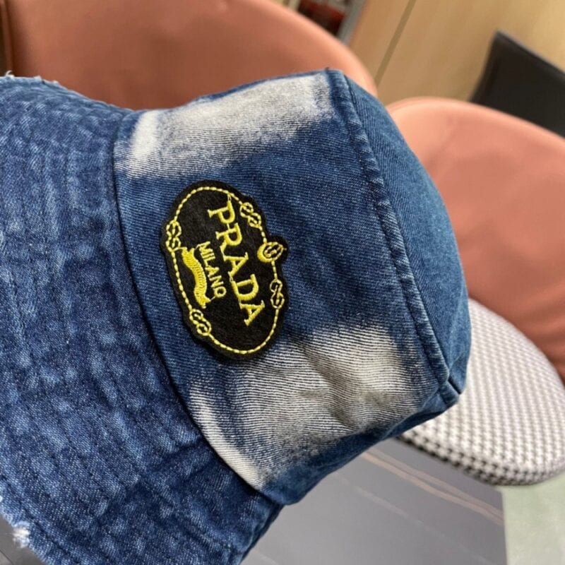 【AT2110】Prada プラダ2024デニムフィッシャーマンハット、ウォッシュデニムカラー、ランウェイモデルと同じデザイン、柔らかく快適な生地、カジュアルスタイル、目をつぶって買ってください！