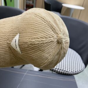【AT2118】Prada プラダ2024年秋のベースボールキャップは、キャップの形状は紹介する必要がありません。夏の布地を買ったことがある人なら誰でもその素晴らしさを知っていることでしょう！
