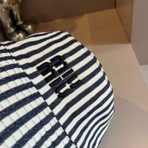 【AT2121】miumiuの新しいフィッシャーマンキャップ、男女ともに適用可能です。頭囲は57cm程度です。