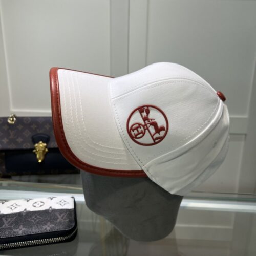 【AT2129】Hermes エルメスの限定刺繍入りベースボールキャップ、公式ウェブサイトのオリジナルバージョン、高品質版をお探しの方へ 通気性がよく快適、紫外線対策もバッチリ、上品な印象を演出、防塵袋付き
