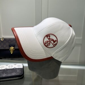 【AT2129】Hermes エルメスの限定刺繍入りベースボールキャップ、公式ウェブサイトのオリジナルバージョン、高品質版をお探しの方へ 通気性がよく快適、紫外線対策もバッチリ、上品な印象を演出、防塵袋付き
