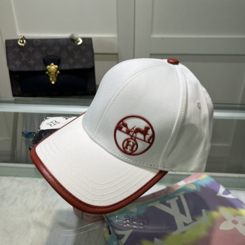 【AT2129】Hermes エルメスの限定刺繍入りベースボールキャップ、公式ウェブサイトのオリジナルバージョン、高品質版をお探しの方へ 通気性がよく快適、紫外線対策もバッチリ、上品な印象を演出、防塵袋付き