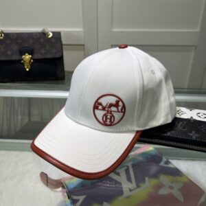【AT2129】Hermes エルメスの限定刺繍入りベースボールキャップ、公式ウェブサイトのオリジナルバージョン、高品質版をお探しの方へ 通気性がよく快適、紫外線対策もバッチリ、上品な印象を演出、防塵袋付き
