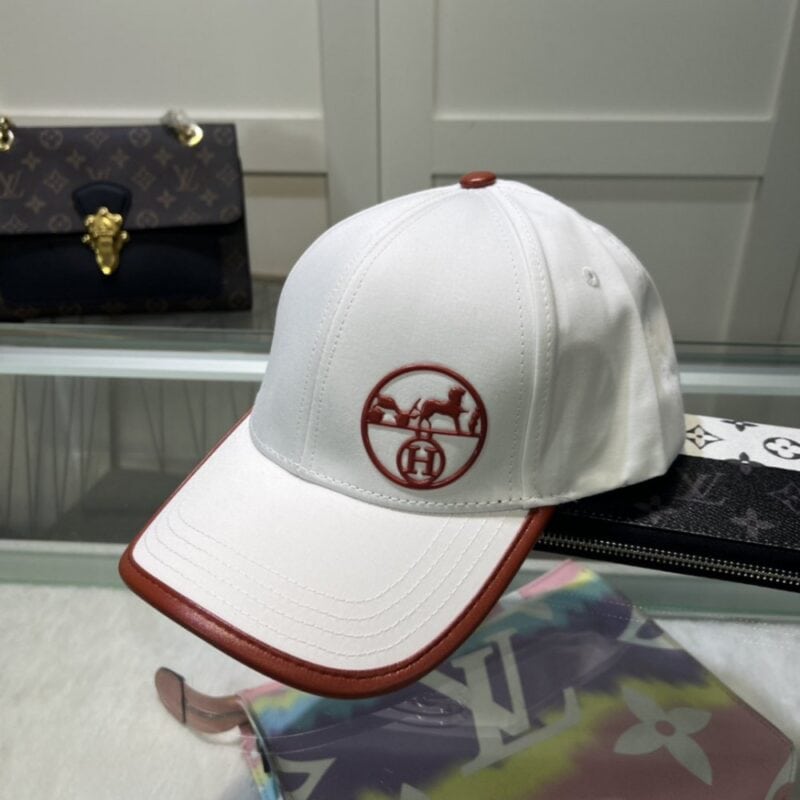 【AT2129】Hermes エルメスの限定刺繍入りベースボールキャップ、公式ウェブサイトのオリジナルバージョン、高品質版をお探しの方へ 通気性がよく快適、紫外線対策もバッチリ、上品な印象を演出、防塵袋付き