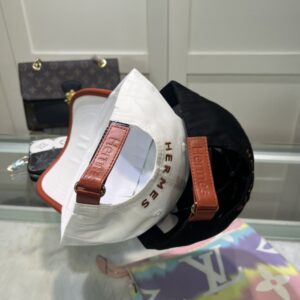 【AT2129】Hermes エルメスの限定刺繍入りベースボールキャップ、公式ウェブサイトのオリジナルバージョン、高品質版をお探しの方へ 通気性がよく快適、紫外線対策もバッチリ、上品な印象を演出、防塵袋付き