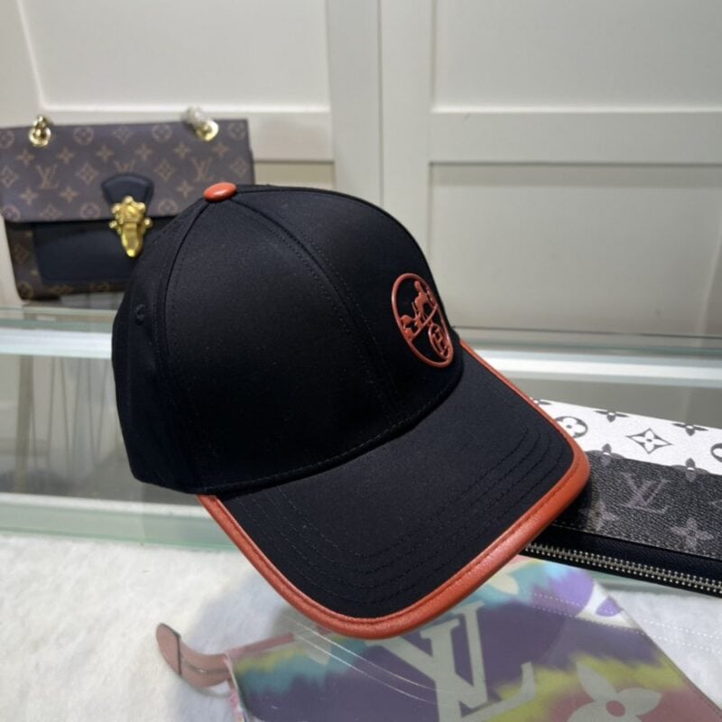 【AT2130】Hermes エルメスの限定刺繍入りベースボールキャップ、公式ウェブサイトのオリジナル版、高品質の商品を知る人のみ～通気性がよく快適、日焼け止め指数が非常に高く、エレガントな女性らしい雰囲気、防塵バッグ付き