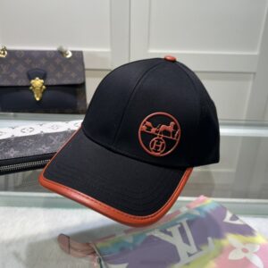 【AT2130】Hermes エルメスの限定刺繍入りベースボールキャップ、公式ウェブサイトのオリジナル版、高品質の商品を知る人のみ～通気性がよく快適、日焼け止め指数が非常に高く、エレガントな女性らしい雰囲気、防塵バッグ付き