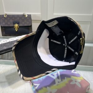 【AT2131】Burberry バーバリーのオリジナル野球帽、クラシックなBTモデルのシンプルな刺繍新商品、とても気に入っています🥰自分用の野球帽で、防塵袋付きです
