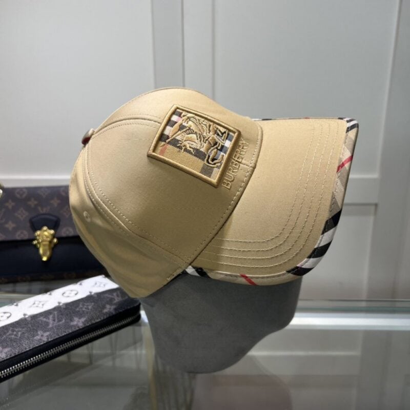 【AT2132】Burberryのオリジナルベースボールキャップ、クラシックなBTシンプルな刺繍オリジナル新製品、とてもお気に入りのベースボールキャップです🥰、キャップを自分用に保管し、防塵袋付き。