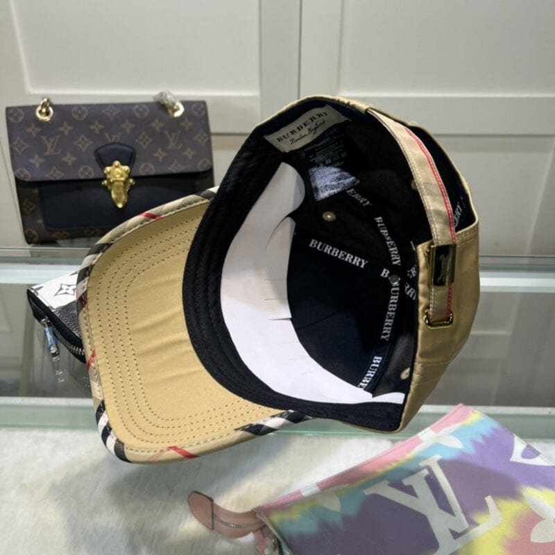 【AT2132】Burberryのオリジナルベースボールキャップ、クラシックなBTシンプルな刺繍オリジナル新製品、とてもお気に入りのベースボールキャップです🥰、キャップを自分用に保管し、防塵袋付き。