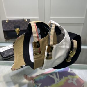 【AT2132】Burberryのオリジナルベースボールキャップ、クラシックなBTシンプルな刺繍オリジナル新製品、とてもお気に入りのベースボールキャップです🥰、キャップを自分用に保管し、防塵袋付き。