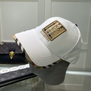 【AT2133】Burberry バーバリーのオリジナル野球帽、クラシックでシンプルな刺繍の新作です。とてもお気に入り🥰とっとと使いたい野球帽を自分のものにしました。防塵袋が付属しています。