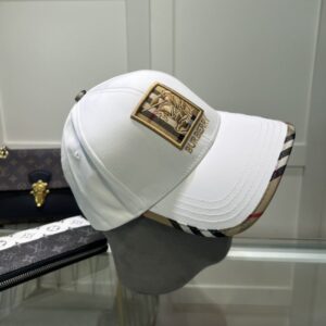 【AT2133】Burberry バーバリーのオリジナル野球帽、クラシックでシンプルな刺繍の新作です。とてもお気に入り🥰とっとと使いたい野球帽を自分のものにしました。防塵袋が付属しています。