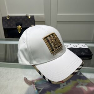 【AT2133】Burberry バーバリーのオリジナル野球帽、クラシックでシンプルな刺繍の新作です。とてもお気に入り🥰とっとと使いたい野球帽を自分のものにしました。防塵袋が付属しています。