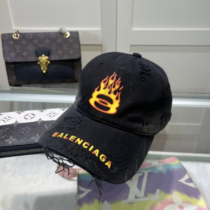 【AT2135】Balenciaga公式ウェブサイトの新商品　バレンシアガの最新ウィンターキャップ