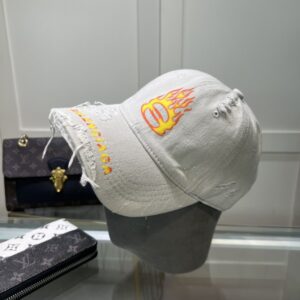【AT2135】Balenciaga公式ウェブサイトの新商品　バレンシアガの最新ウィンターキャップ