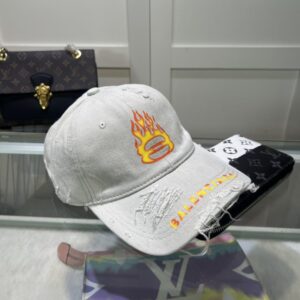 【AT2135】Balenciaga公式ウェブサイトの新商品　バレンシアガの最新ウィンターキャップ
