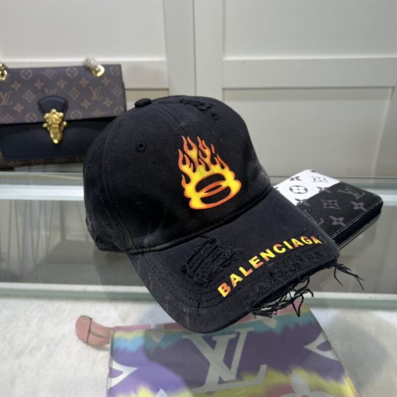 【AT2135】Balenciaga公式ウェブサイトの新商品　バレンシアガの最新ウィンターキャップ