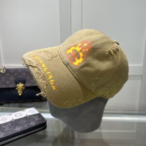 【AT2136】Balenciaga公式サイト新作　バレンシアガの新しいキャップ