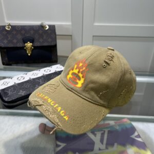 【AT2136】Balenciaga公式サイト新作　バレンシアガの新しいキャップ