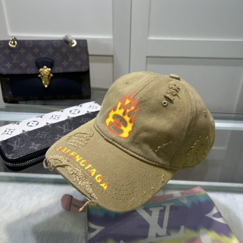 【AT2136】Balenciaga公式サイト新作　バレンシアガの新しいキャップ