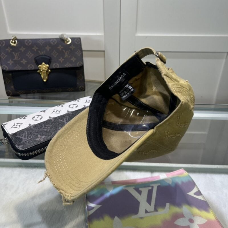 【AT2136】Balenciaga公式サイト新作　バレンシアガの新しいキャップ