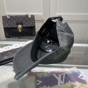 【AT2138】Balenciaga公式サイト 新作 パリジェンヌの最新野球帽