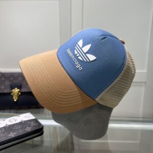 【AT2139】Balenciagaオフィシャルウェブサイトの新作。 パリのメゾンの新しいベースボール帽。 即納品🧢シンプルなネットキャップ