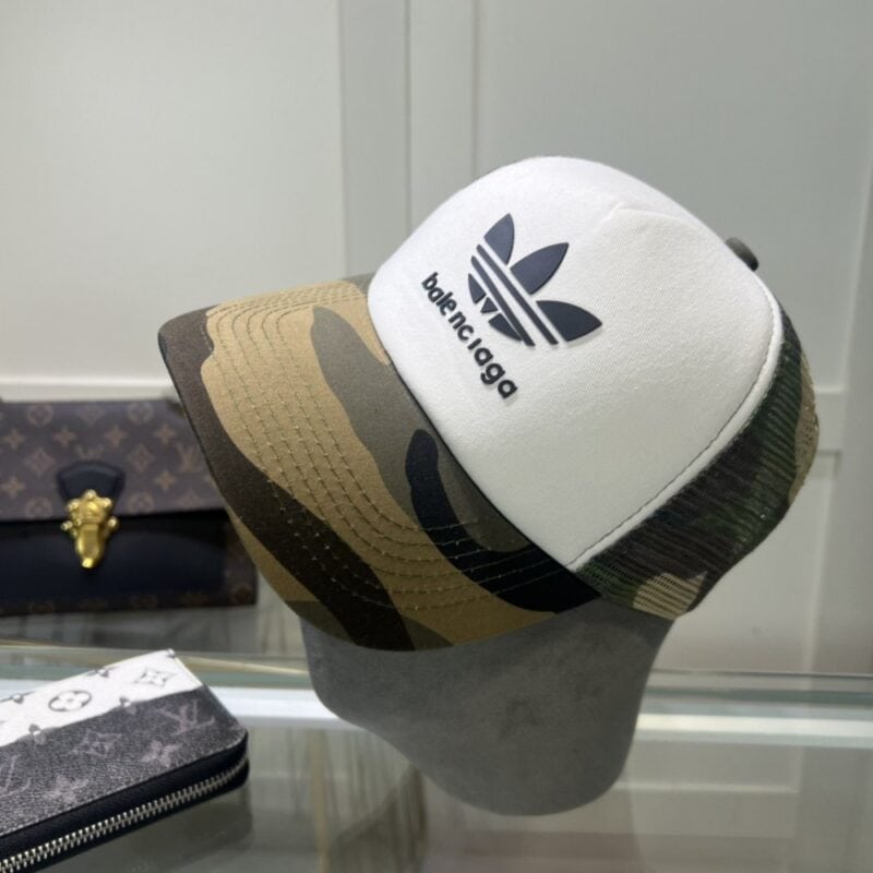 【AT2139】Balenciagaオフィシャルウェブサイトの新作。 パリのメゾンの新しいベースボール帽。 即納品🧢シンプルなネットキャップ