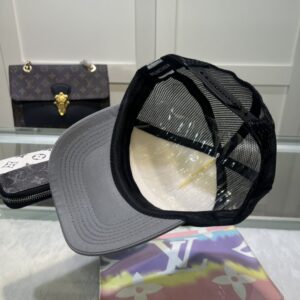 【AT2140】Balenciagaの公式ウェブサイトの新製品、バレンシアガの新しいベースボールキャップ、在庫あり即発送🧢シンプルなメッシュキャップ