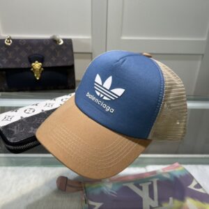 【AT2141】Balenciagaオフィシャルサイトの新作、バレンシアガの新しいベースボールキャップ、即座に出荷可能🧢シンプルなメッシュキャップ