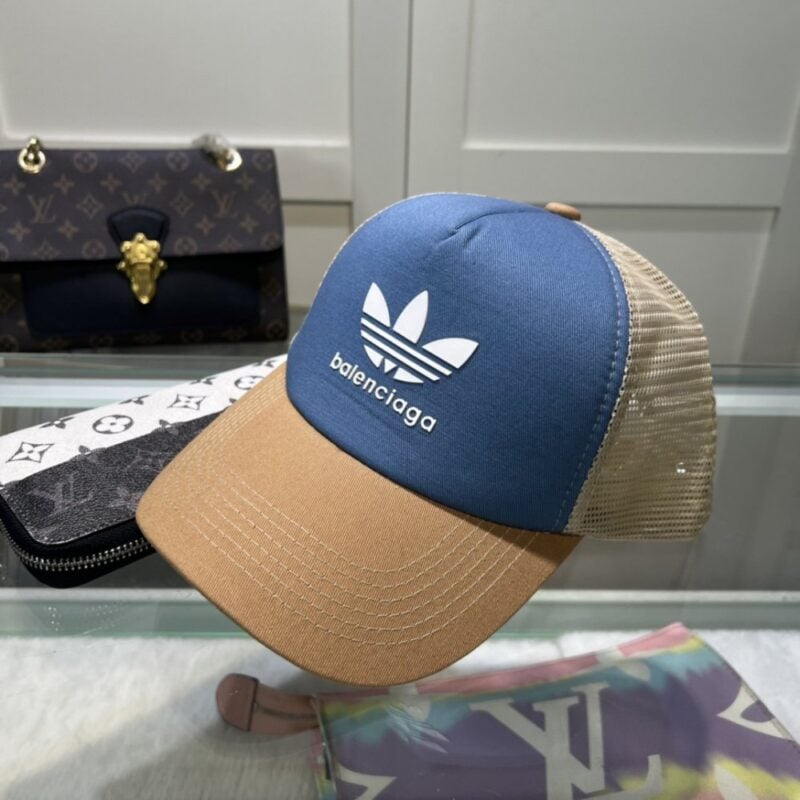 【AT2141】Balenciagaオフィシャルサイトの新作、バレンシアガの新しいベースボールキャップ、即座に出荷可能🧢シンプルなメッシュキャップ