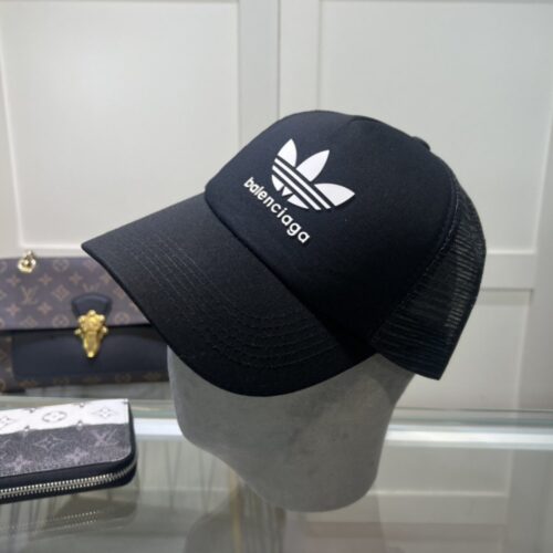 【AT2143】Balenciaga公式サイトの新作、Balenciagaの新しいベースボールキャップが入荷しました🧢シンプルなデザインのキャップ、即発送可能です。
