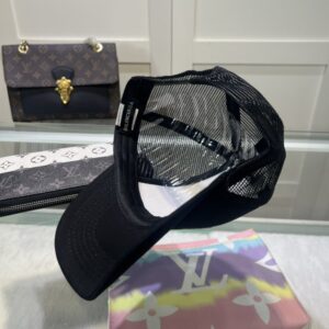 【AT2143】Balenciaga公式サイトの新作、Balenciagaの新しいベースボールキャップが入荷しました🧢シンプルなデザインのキャップ、即発送可能です。