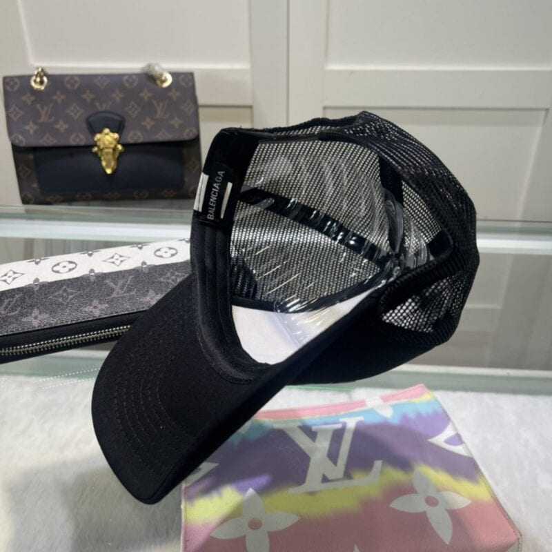 【AT2143】Balenciaga公式サイトの新作、Balenciagaの新しいベースボールキャップが入荷しました🧢シンプルなデザインのキャップ、即発送可能です。