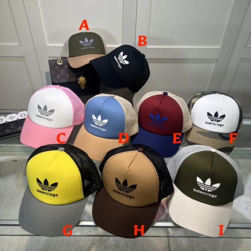 【AT2143】Balenciaga公式サイトの新作、Balenciagaの新しいベースボールキャップが入荷しました🧢シンプルなデザインのキャップ、即発送可能です。