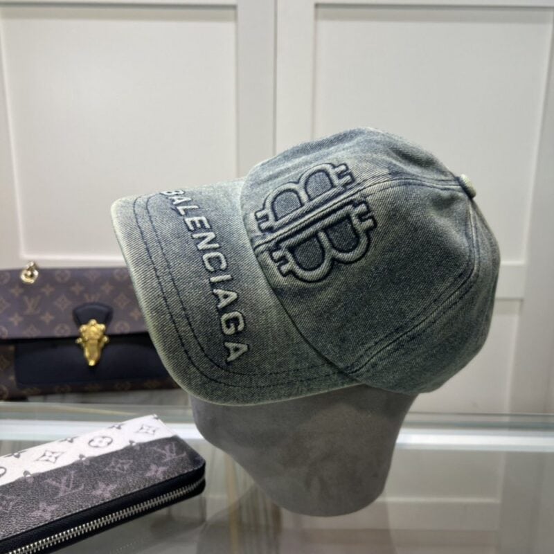【AT2144】Balenciaga オフィシャルサイトの新作、バレンシアガの新しい野球帽。即納可🧢シンプルでおしゃれで非常にかっこいい帽子です！カップル用！
